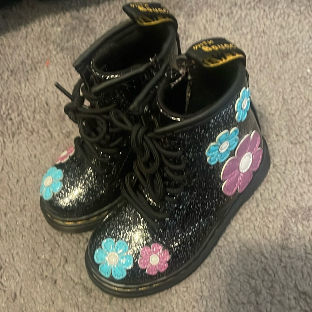 Toddler girls Dr. Marten, size 7